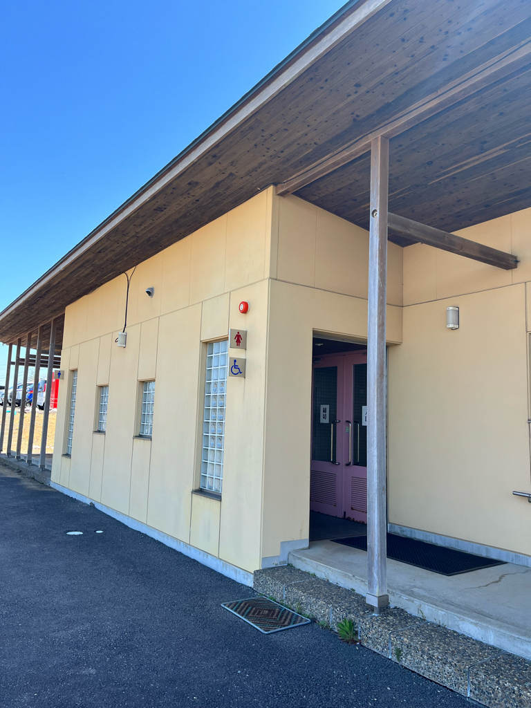 平沢峠駐車場の山トイレ写真1