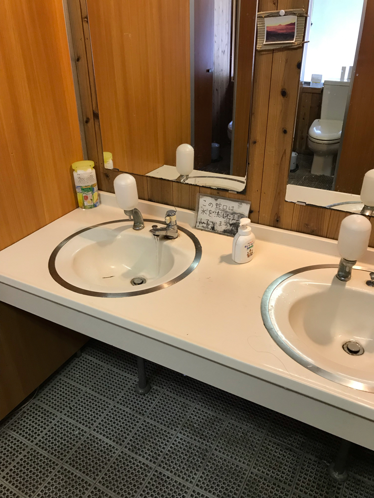 美濃戸山荘の山トイレ写真3