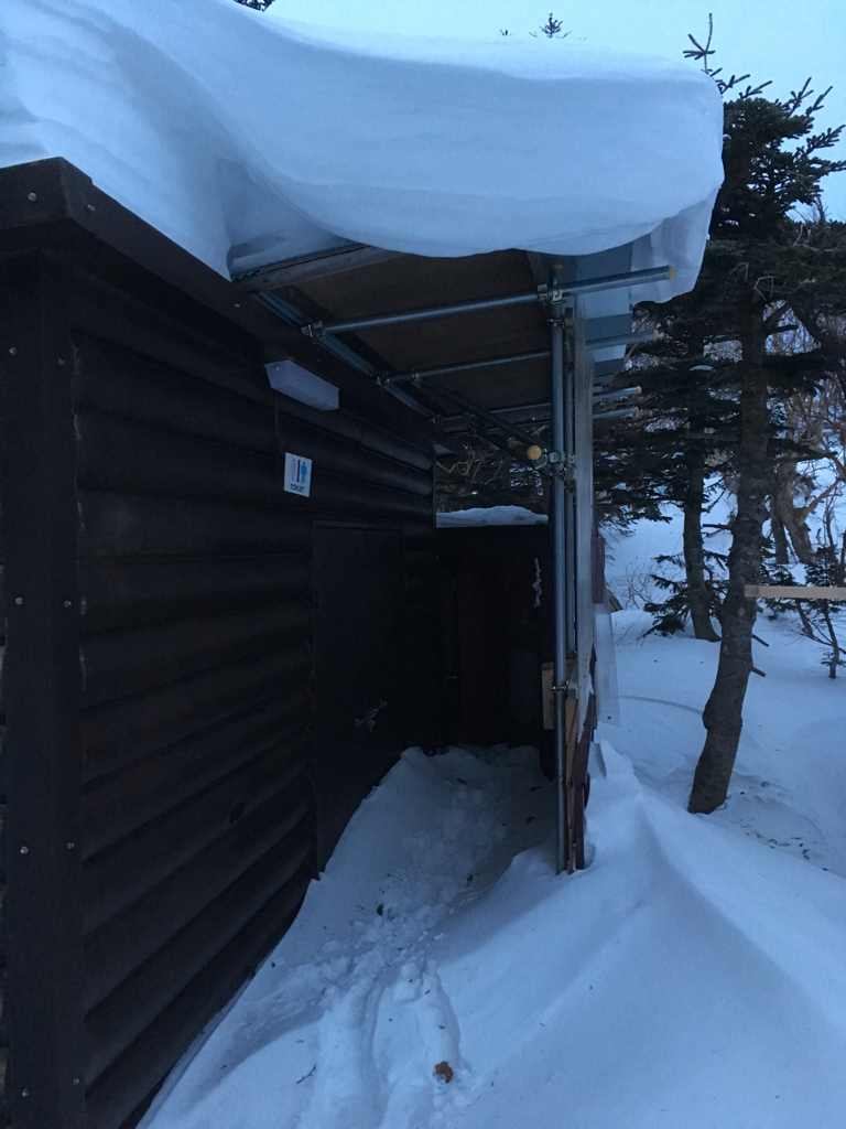 薬師岳小屋の山トイレ写真1