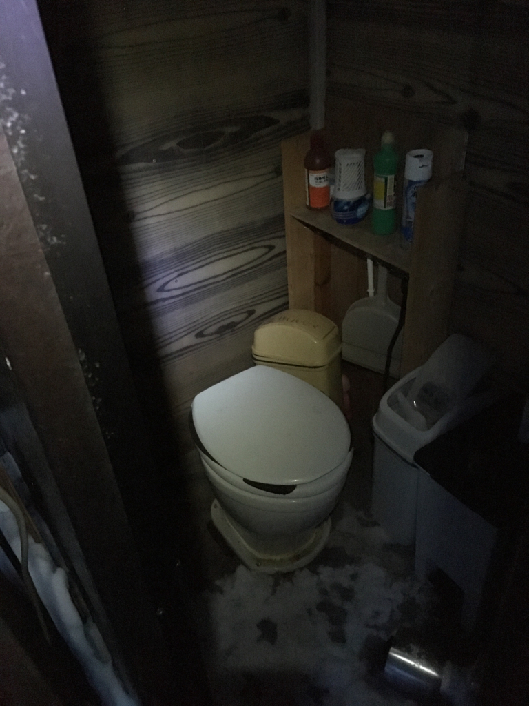 薬師岳小屋の山トイレ写真2
