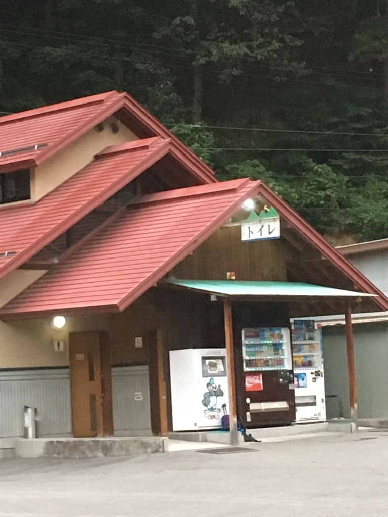 戸台パークバス停の山トイレ写真1