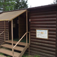 茅ヶ岳 深田公園バス停前の登山トイレ