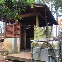 浅間嶺 山頂下 休憩所の登山トイレ